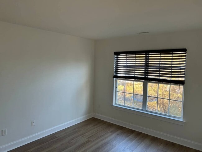 Building Photo - 216 Westbrook Dr