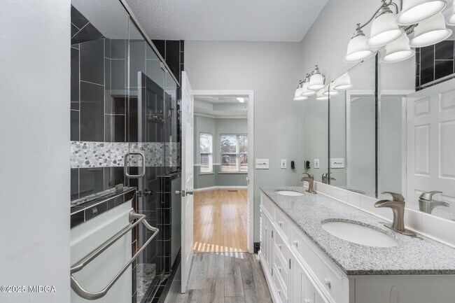 Building Photo - 108 Van Dyke Cove