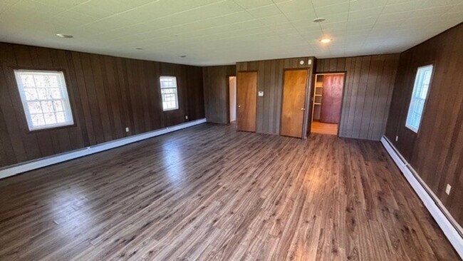 Building Photo - $1,600 Farmhouse Palmyra 4 bedroom 1.5 bath