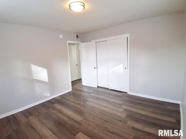 Building Photo - 5812 W Farmington Rd