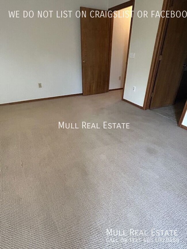 Building Photo - 2824 Silvertree Dr