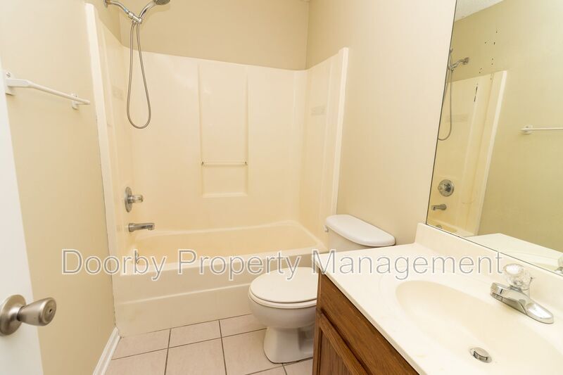 Building Photo - 11 Alice Ln
