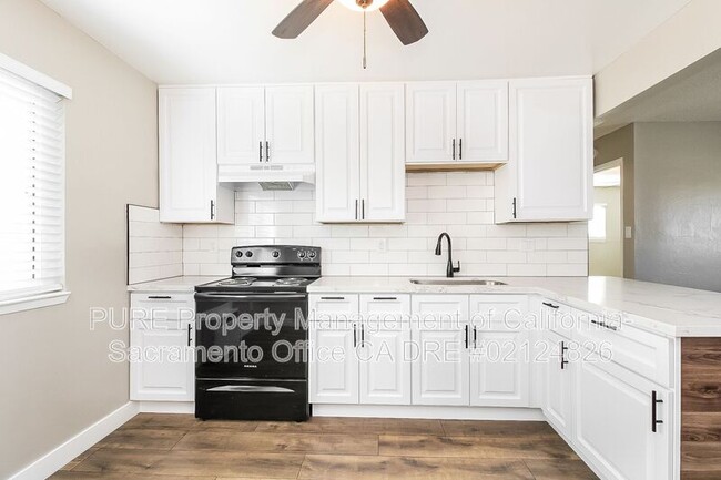 Building Photo - 130 Elm St