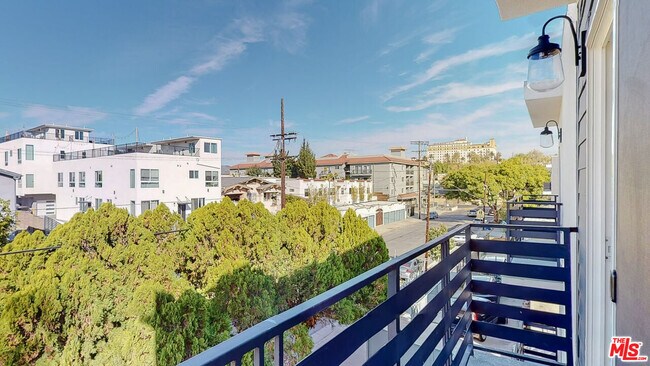 Building Photo - 236 Rosemont Ave