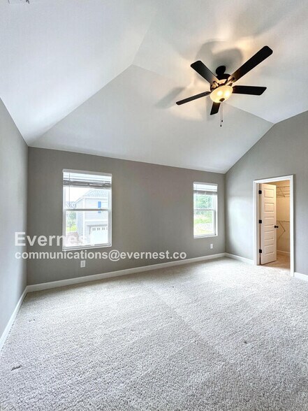 Building Photo - 1725 Fenway Lp