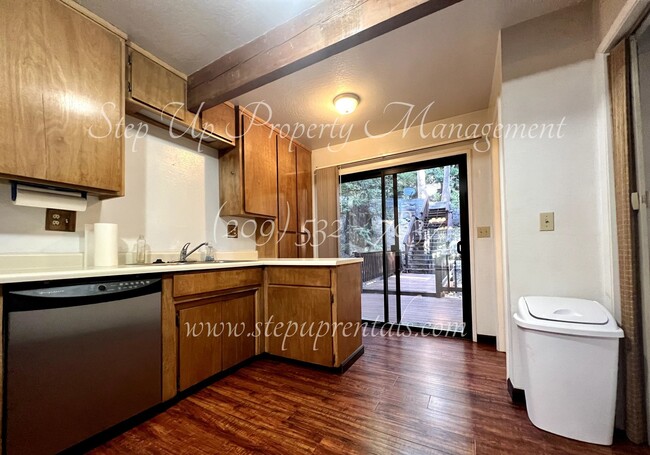 Building Photo - Cozy All Electric, 2 Bedroom, 2 Full Bathr...