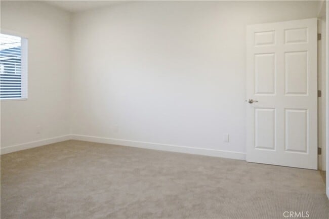 Building Photo - 215 E 2nd St