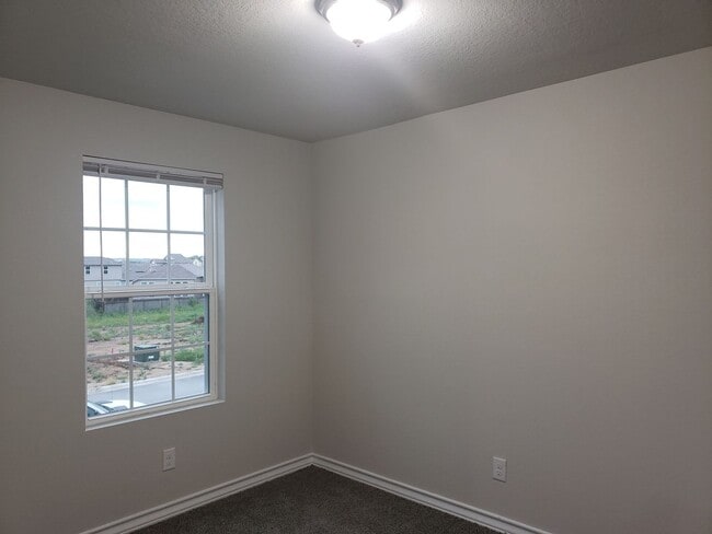 Building Photo - Townhome for Rent