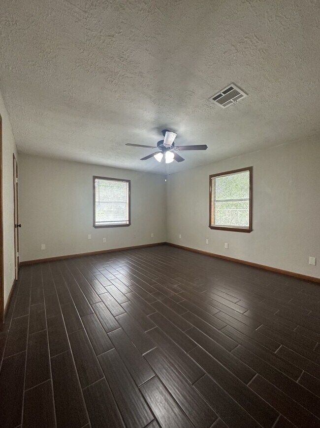 Building Photo - 2509 Wall St