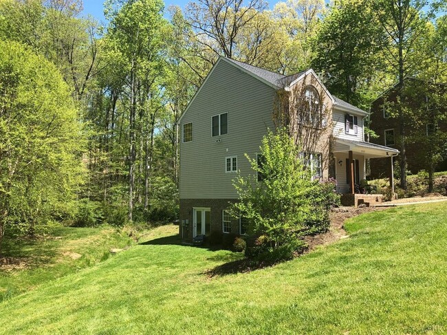 Building Photo - 4 Bedroom Home in Lynchburg- COMING IN APRIL!