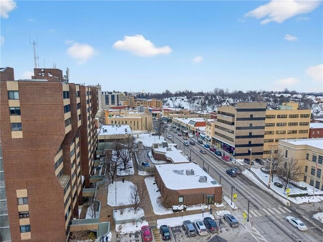 Building Photo - 750 Washington Rd