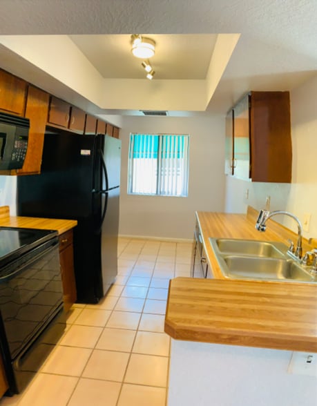 Building Photo - 7953 E Colette Cir