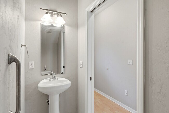 Building Photo - 162 SW 145th Dr