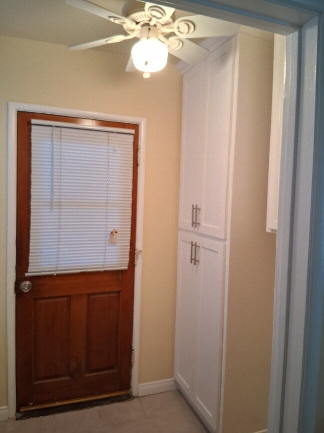 Building Photo - 2724 W Caldwell St