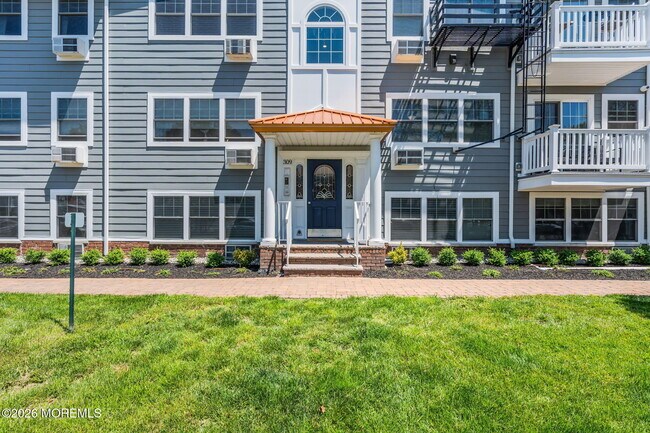 Building Photo - 309 4th Ave
