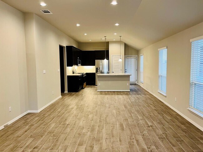 Building Photo - 200 Living Reef Dr