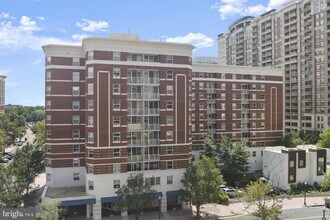 Building Photo - 880 N Pollard St