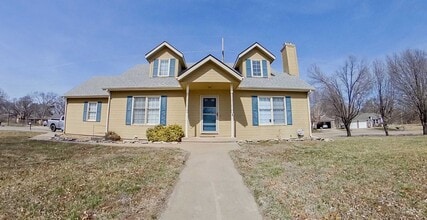 Building Photo - Beautiful Single Family Home on the West-Side + Fully Fenced in Yard + Close to Anneberg Park! Av...