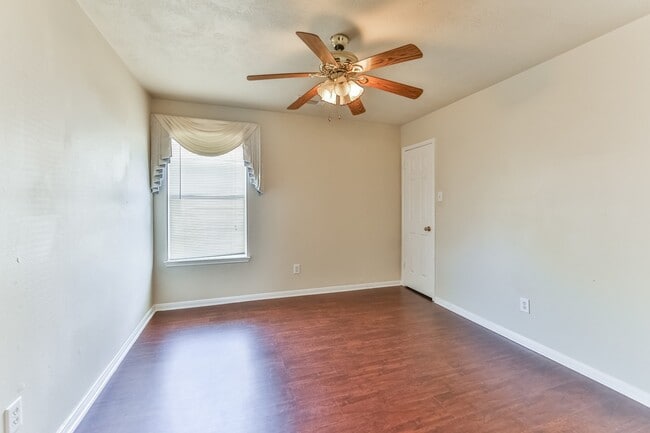 Building Photo - 8811 Earnestwood Dr