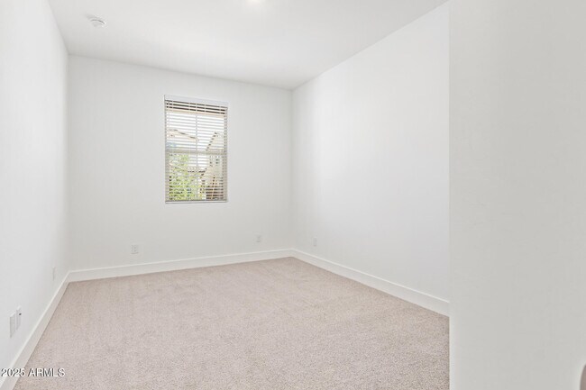 Building Photo - 21424 E Sparrow Dr