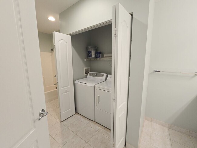 Building Photo - 1 bedroom condo in a resort like community