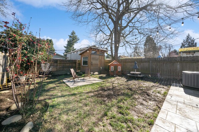 Building Photo - 8750 N Peninsular Ave