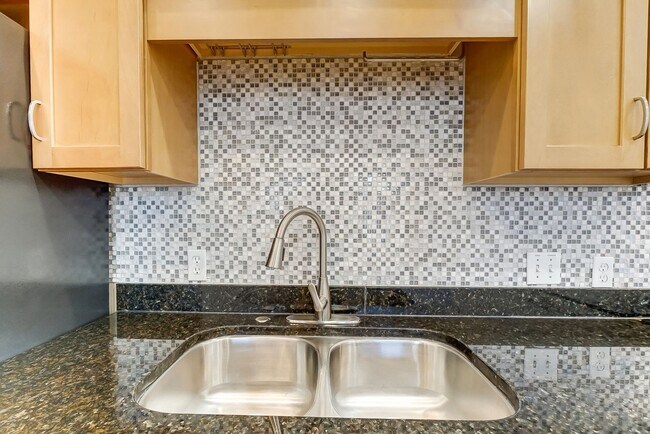 Building Photo - (Coming Soon) 1 Bedroom South End Condo!