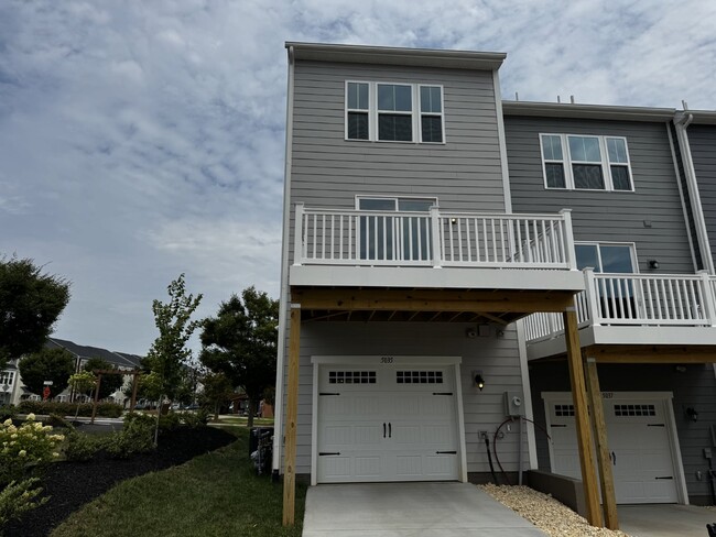 Building Photo - 3 Bed / 2.5 Bath Brand New Townhouse (Avai...