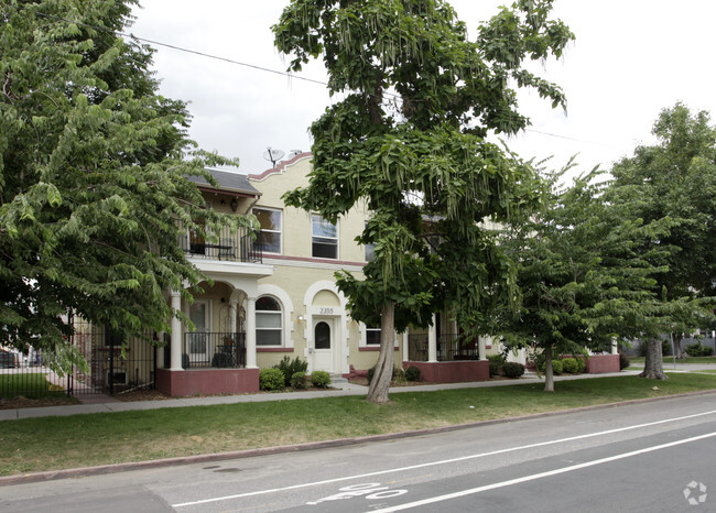 Building Photo - Peerless Apartments