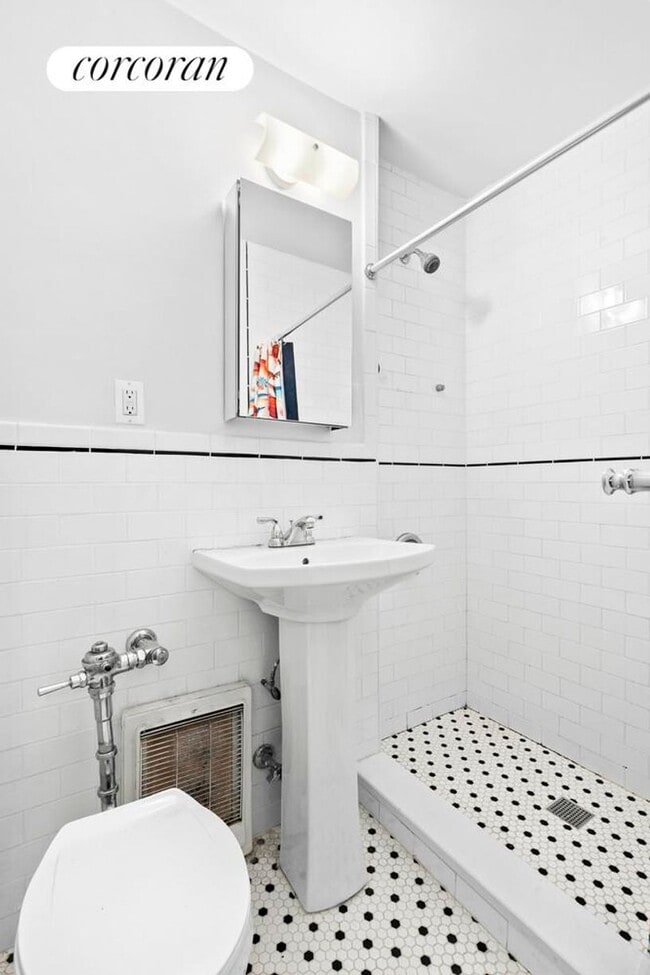 Building Photo - 305 W 84th St