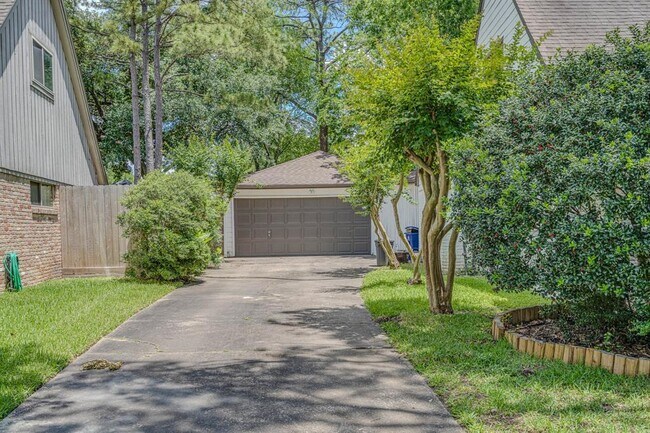Building Photo - 1815 Valley Vista Dr