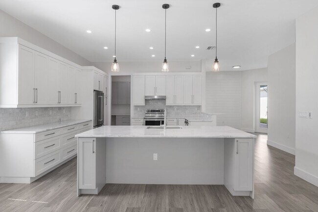 Building Photo - ** SEAHORSE AT CAMBRIA ** 3 BED + DEN - 3....