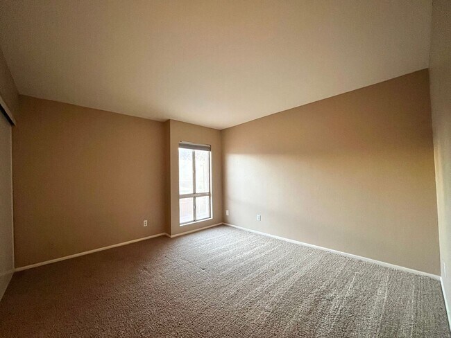 Building Photo - 1701 W Tuckey Ln