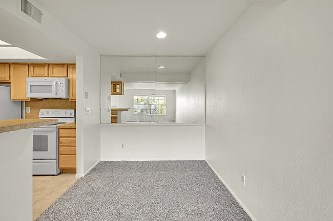 Building Photo - $1,495.95 with $300 off the first month's rent, 1 Bed, 1 Bath Condo in Englewood with Cozy Firepl...