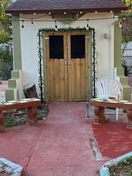 Building Photo - 2820 SW 1st St