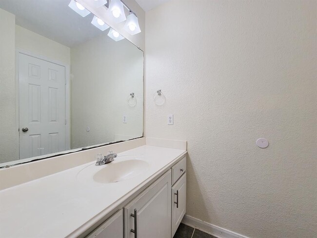 Building Photo - 12835 Regal Oaks Bend Ln