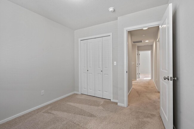 Building Photo - Sparkling clean newer 4-bdrm/3.5-bath townhome. 2-car garage, near Forest Park, $500 move-in special