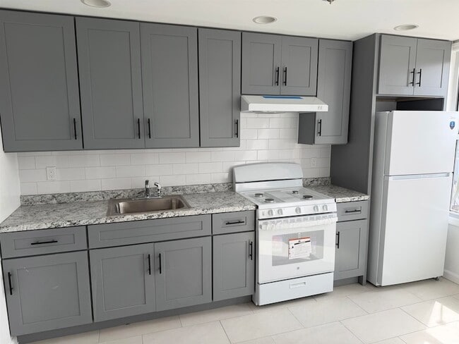 Building Photo - 419 4th St