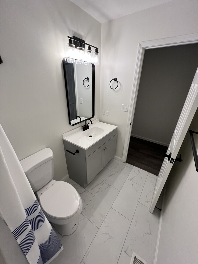 Building Photo - 666 Mariner Dr