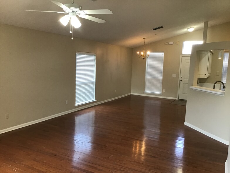 Building Photo - 1530 Roseberry Ct