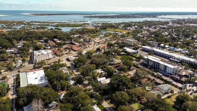 Building Photo - 14 Sanchez Ave