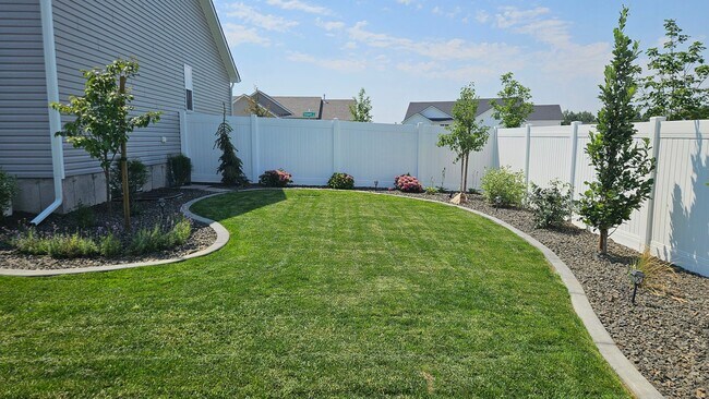 Building Photo - 3 Bed 2 Full Bath home