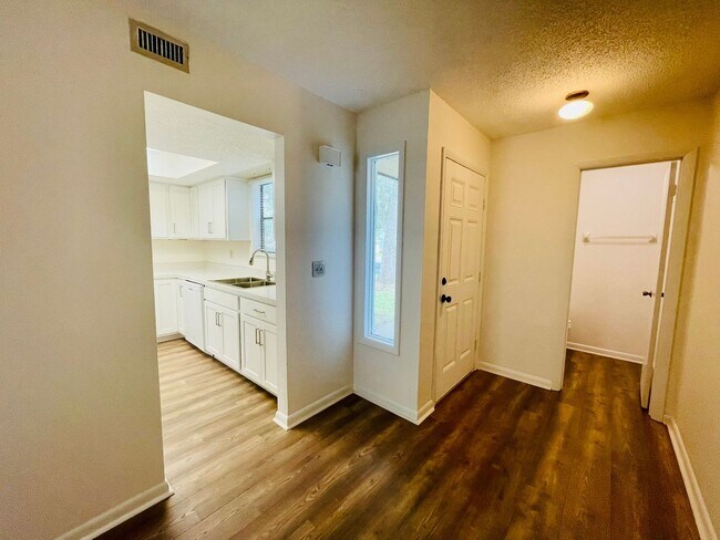 Building Photo - Townhome in Ormond Beach