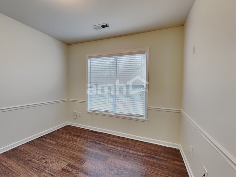 Building Photo - 5065 Walden Ridge Dr