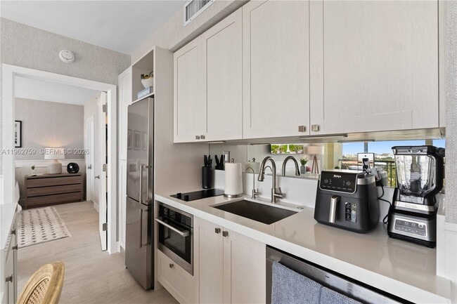 Building Photo - 3350 SW 27th Ave