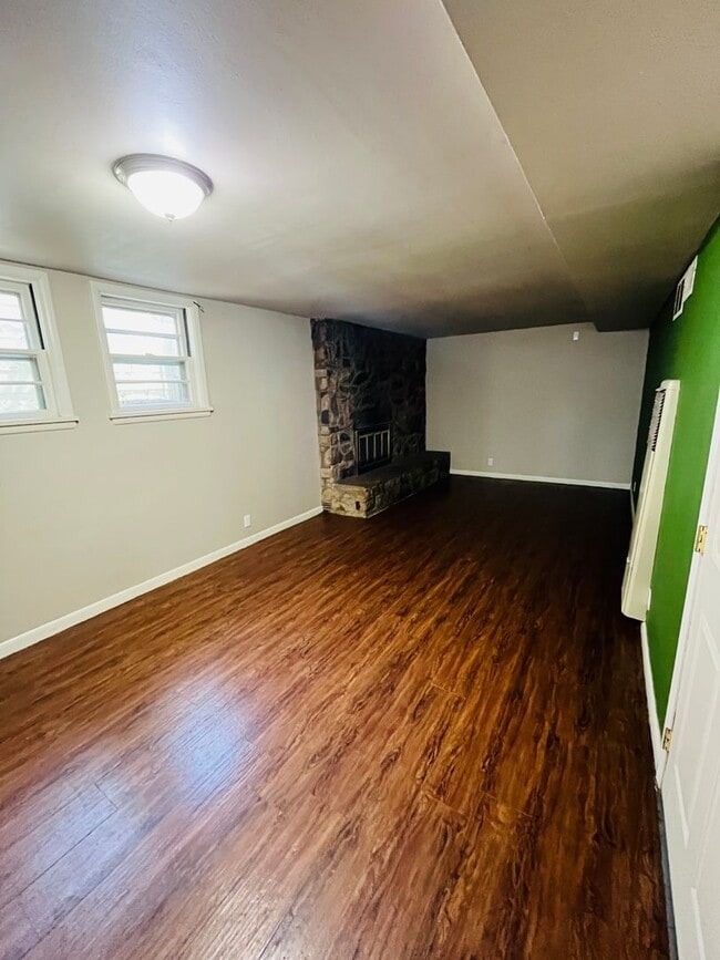 Building Photo - 515 Avenue C
