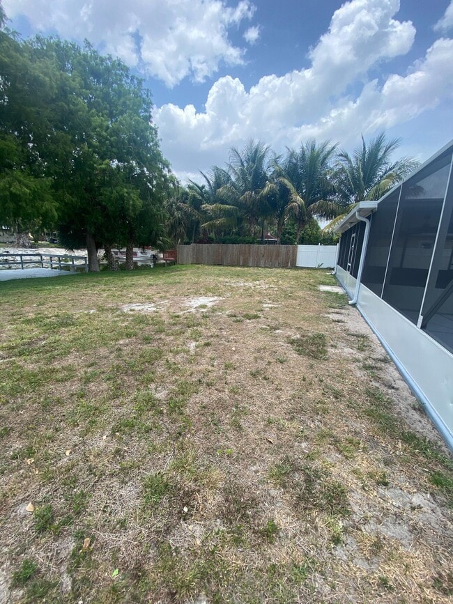 Building Photo - 1317 Willow Rd