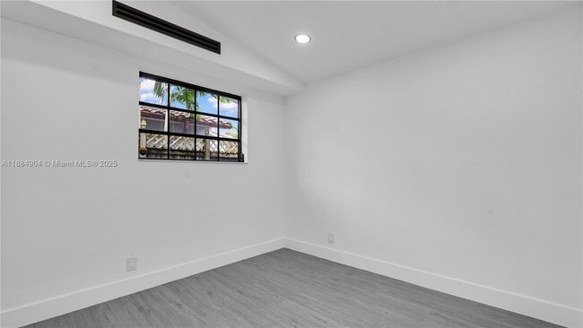 Building Photo - 2413 Gulfstream Ln