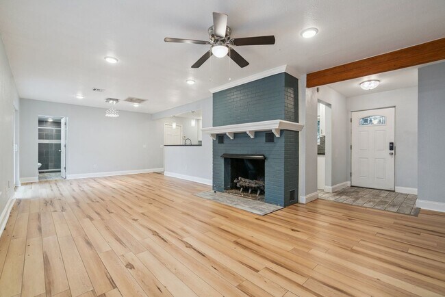 Building Photo - For Rent: Spacious 3-Bedroom, 2-Bath Home