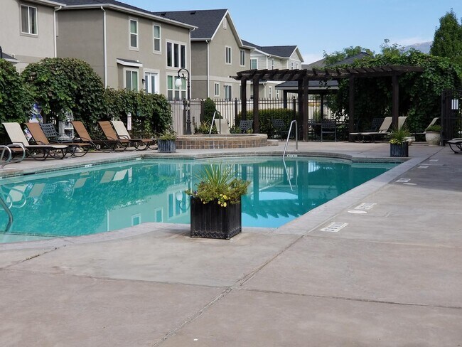 Building Photo - 574 S 2150 W